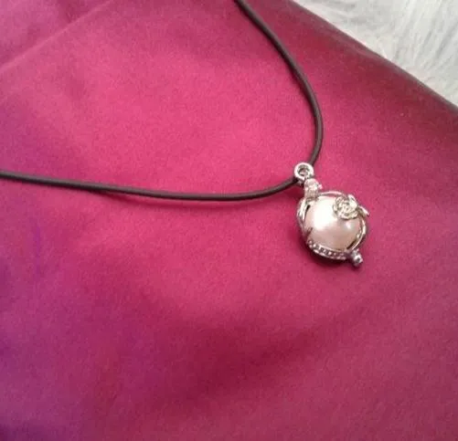 Single real pearl on leather code