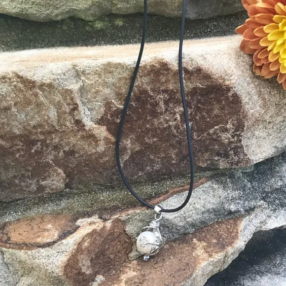 Single real pearl on leather code