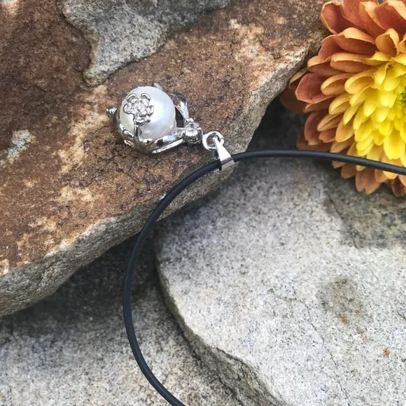 Single real pearl on leather code