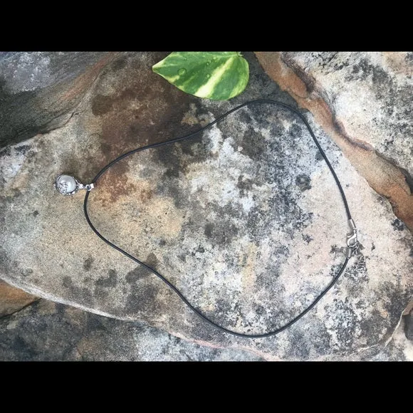 Single real pearl on leather code