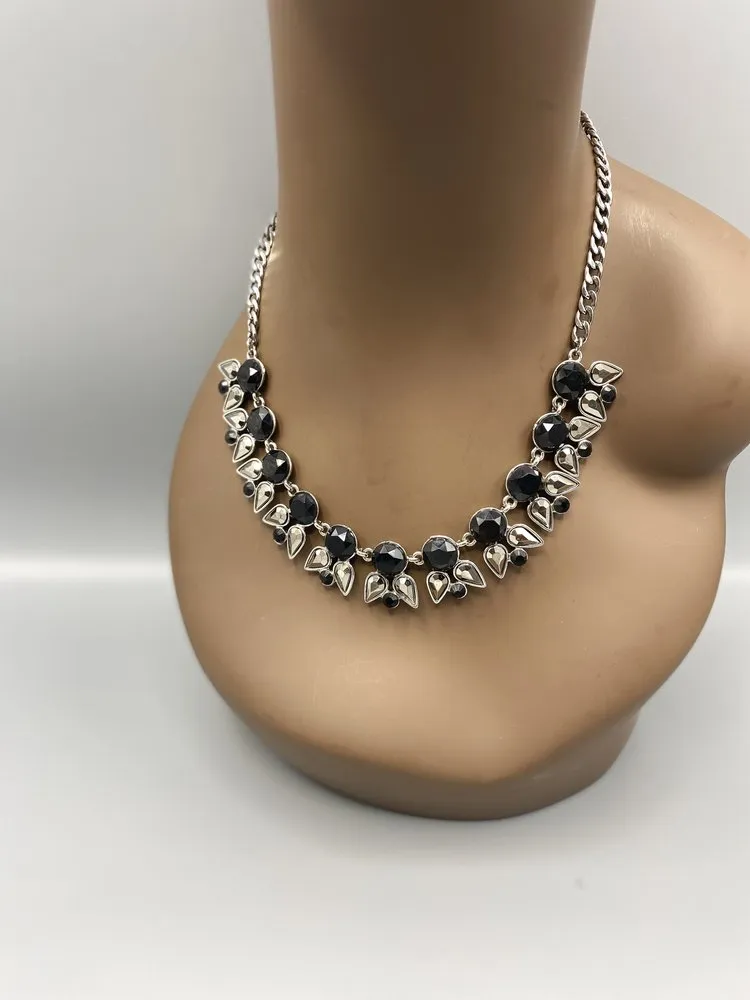 Tawia Crystal Necklace Earring Set