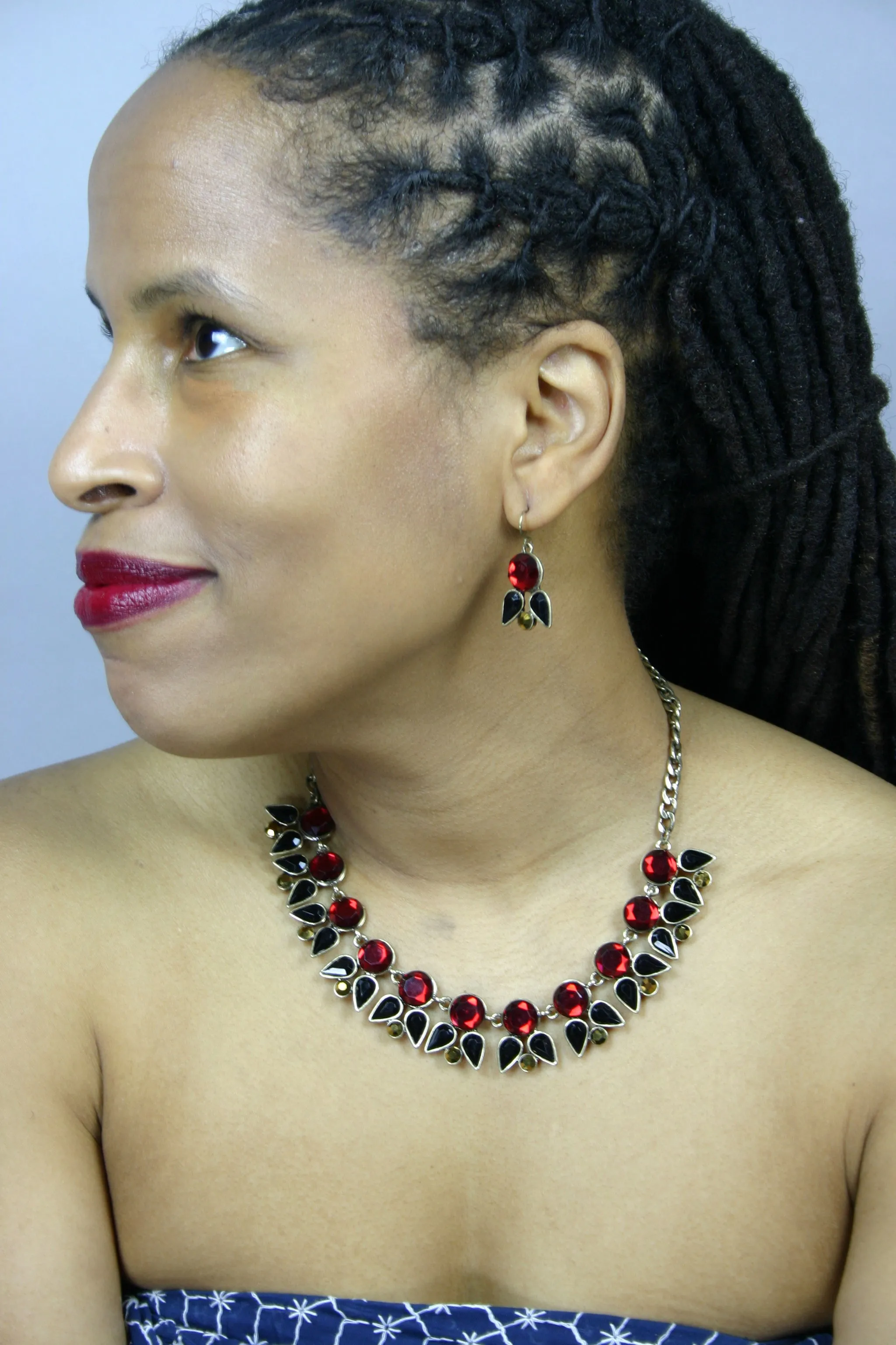 Tawia Crystal Necklace Earring Set