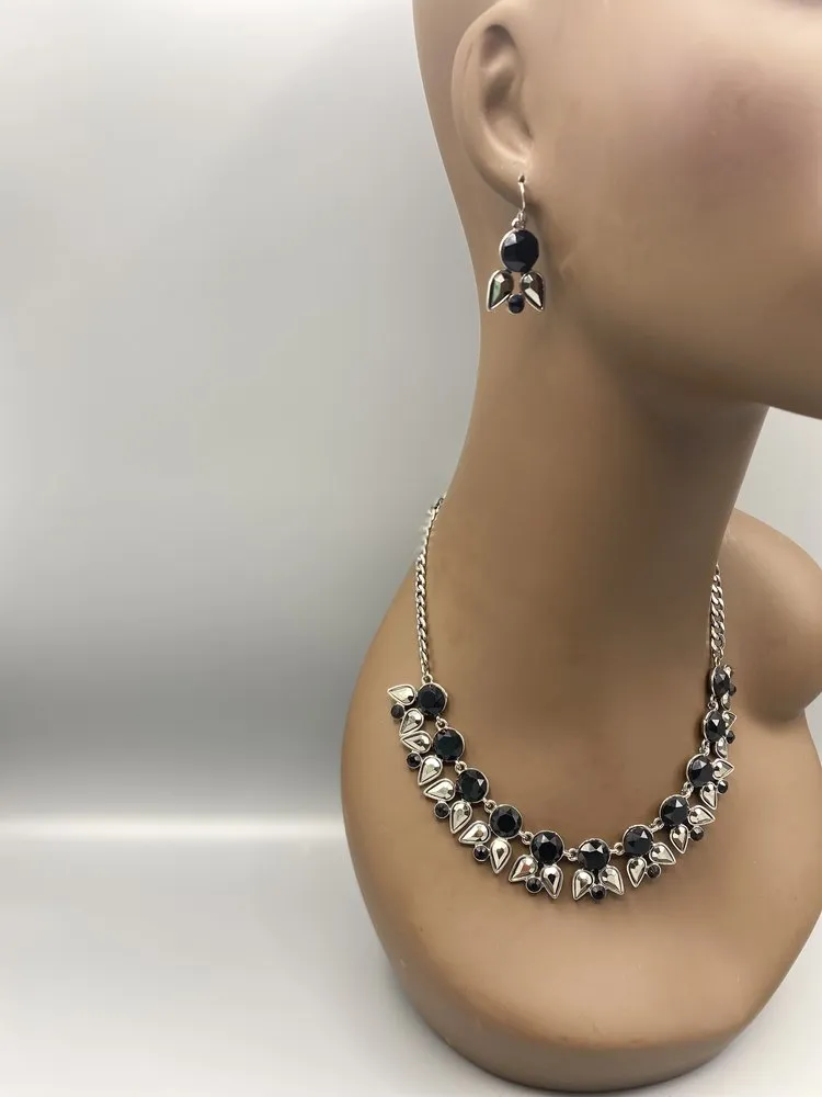 Tawia Crystal Necklace Earring Set
